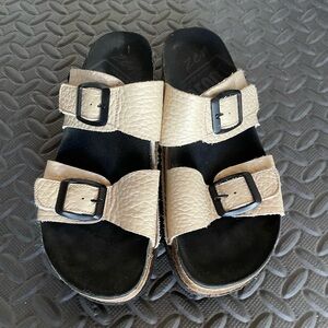 Onfoot Zen beige platform sandals